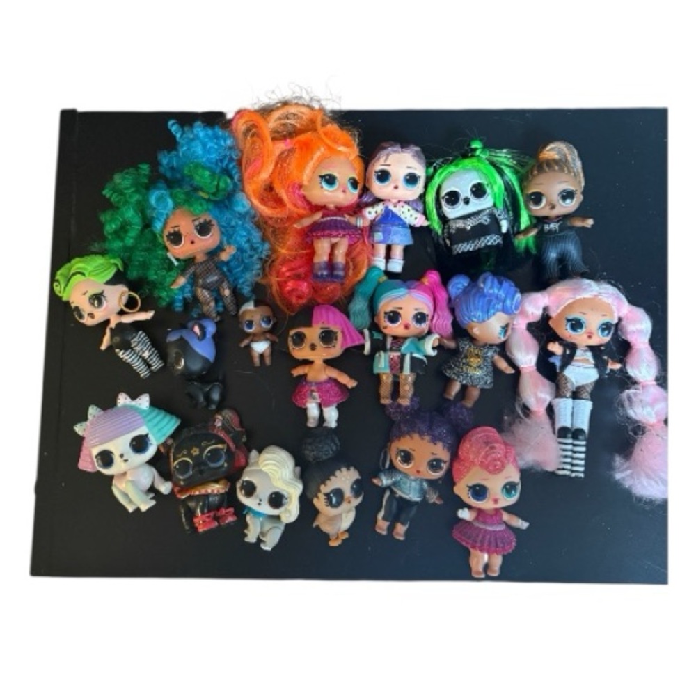 Lot of LOL Surprise dolls